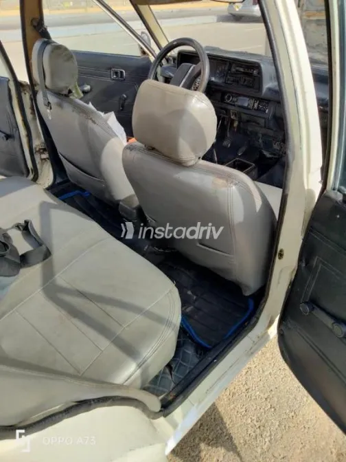 مازدا 323 1982 أبيض مستعملة للبيع - 4