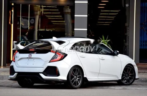 Honda Civic 2017 White Used for Sale - 2