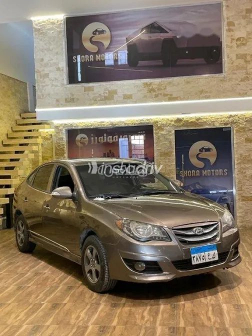 هيونداي إلنترا 2017 ذهبي مستعملة للبيع - 1