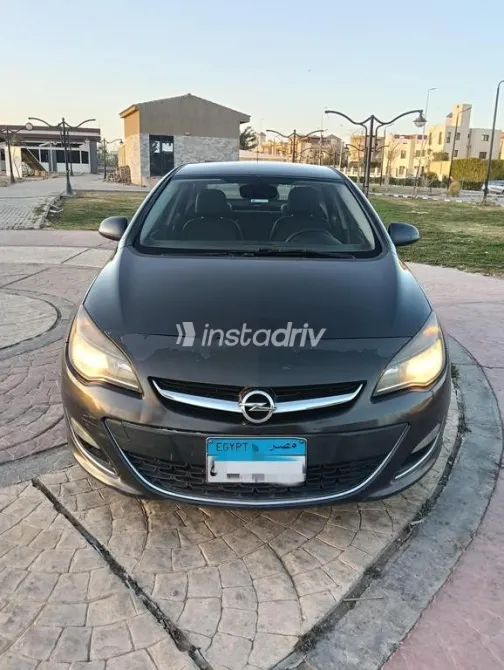 اوبل أسترا 2013 رمادي مستعملة للبيع - 1