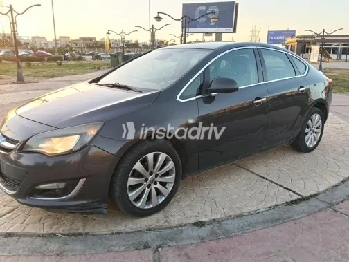 اوبل أسترا 2013 رمادي مستعملة للبيع - 2