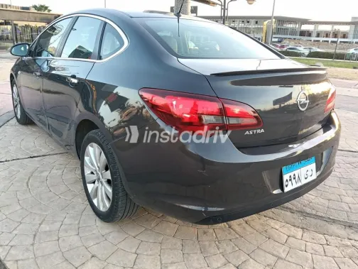 اوبل أسترا 2013 رمادي مستعملة للبيع - 4