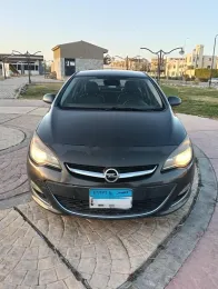 اوبل أسترا 2013 رمادي مستعملة للبيع