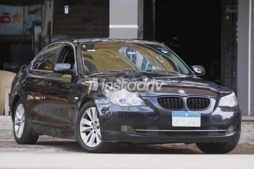 بي ام دبليو 523 2010 أزرق غامق مستعملة للبيع - 1