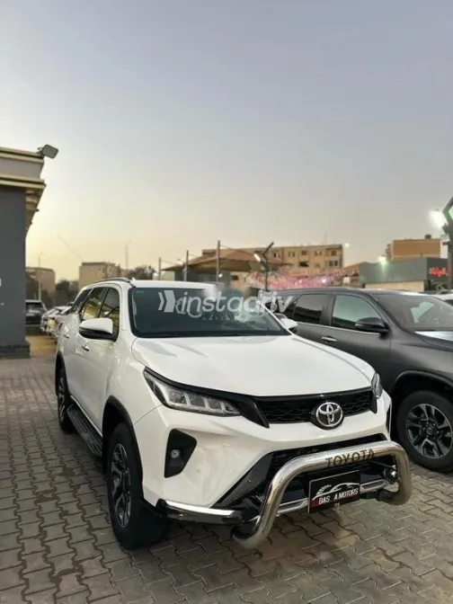 تويوتا فورتشنر 2023 أبيض مستعملة للبيع - 1