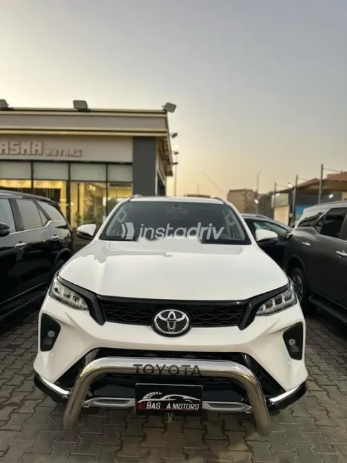 تويوتا فورتشنر 2023 أبيض مستعملة للبيع - 3