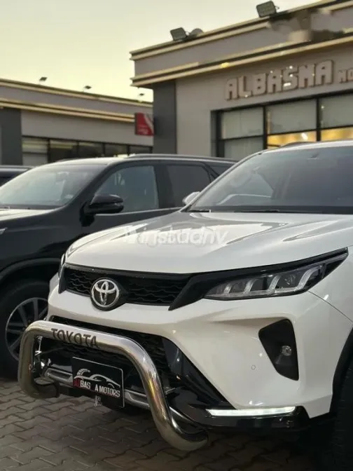 تويوتا فورتشنر 2023 أبيض مستعملة للبيع - 4