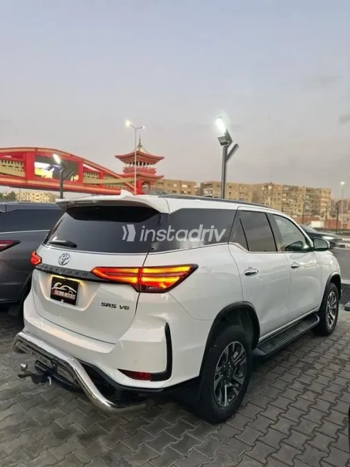 تويوتا فورتشنر 2023 أبيض مستعملة للبيع - 5