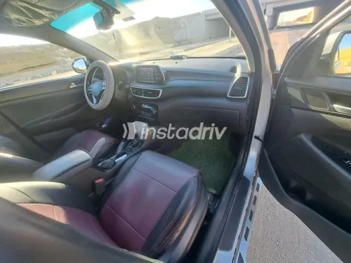 هيونداي توسان 2020 فضي مستعملة للبيع - 3