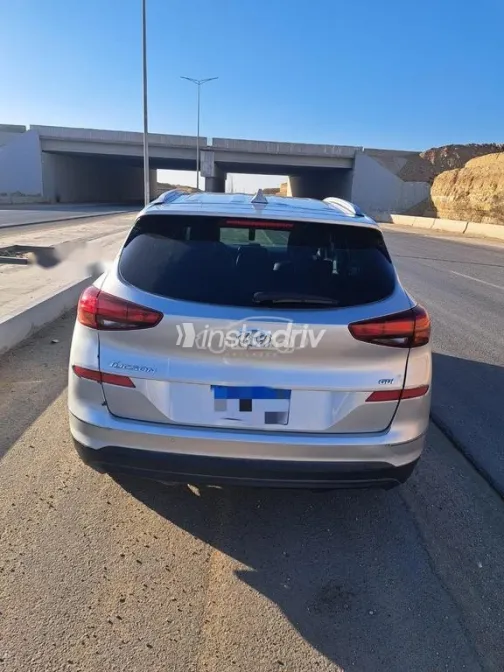 هيونداي توسان 2020 فضي مستعملة للبيع - 5