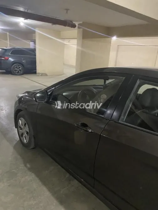 هيونداي سولاريس 2016 أبيض مستعملة للبيع - 3