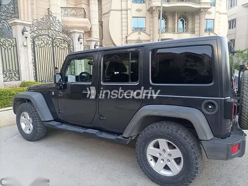 جيب رانجلر 2015 أسود مستعملة للبيع - 3