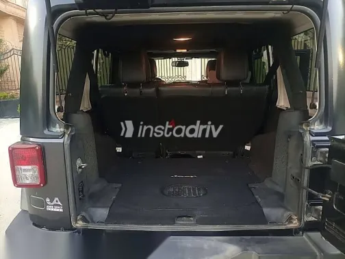 جيب رانجلر 2015 أسود مستعملة للبيع - 4