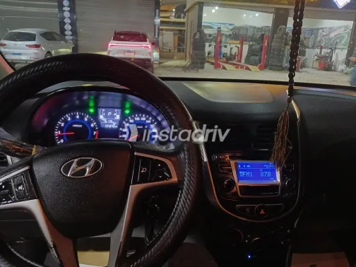 هيونداي سولاريس 2017 أحمر غامق مستعملة للبيع - 3