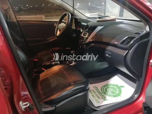 هيونداي سولاريس 2017 أحمر غامق مستعملة للبيع - 5