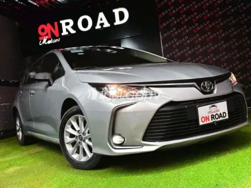 تويوتا كورولا 2021 فضي مستعملة للبيع - 1