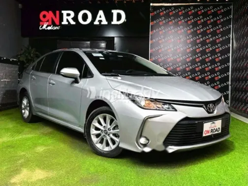 تويوتا كورولا 2021 فضي مستعملة للبيع - 2