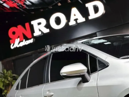 تويوتا كورولا 2021 فضي مستعملة للبيع - 3