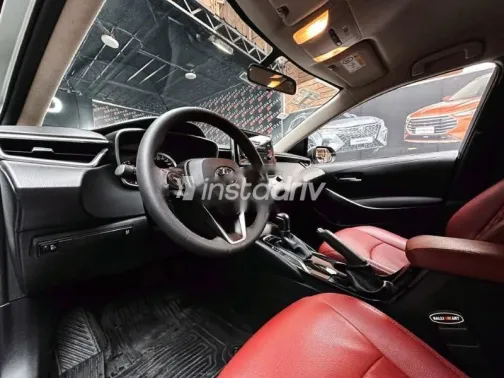 تويوتا كورولا 2021 فضي مستعملة للبيع - 5