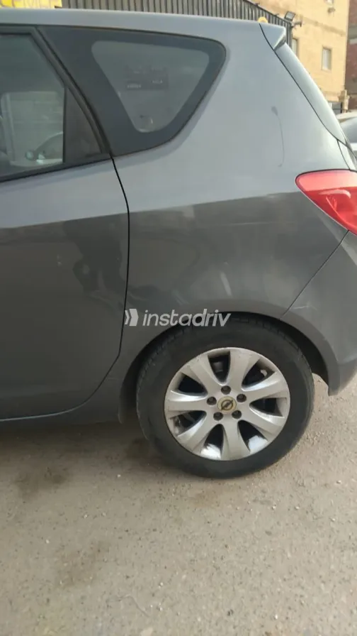 اوبل ميريفا 2015 أبيض مستعملة للبيع - 1