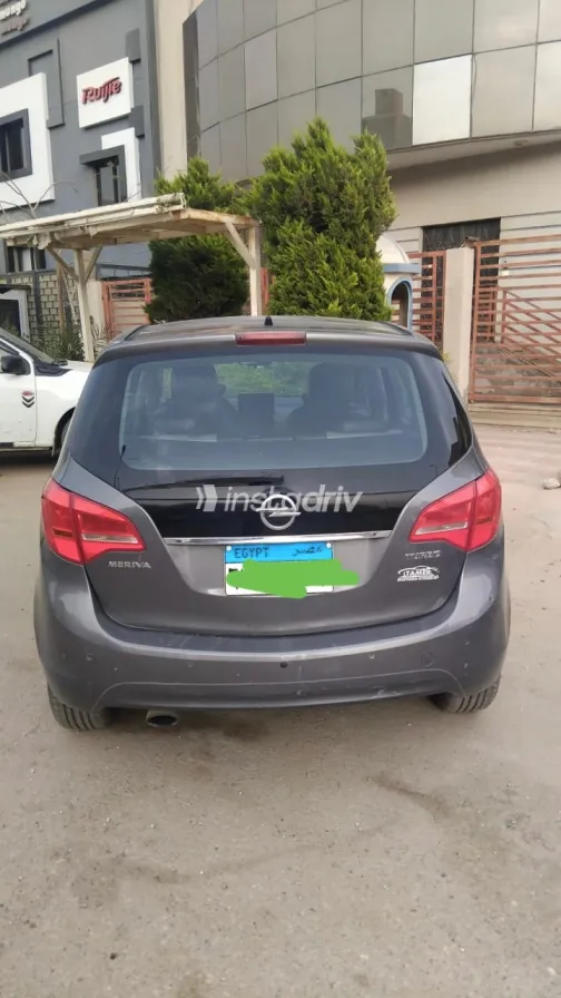 اوبل ميريفا 2015 أبيض مستعملة للبيع - 2