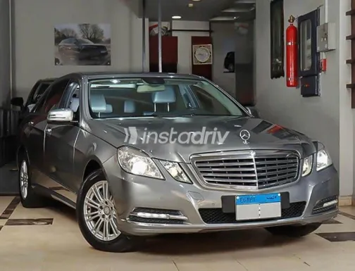 مرسيدس E 300 2011 فضي مستعملة للبيع - 1
