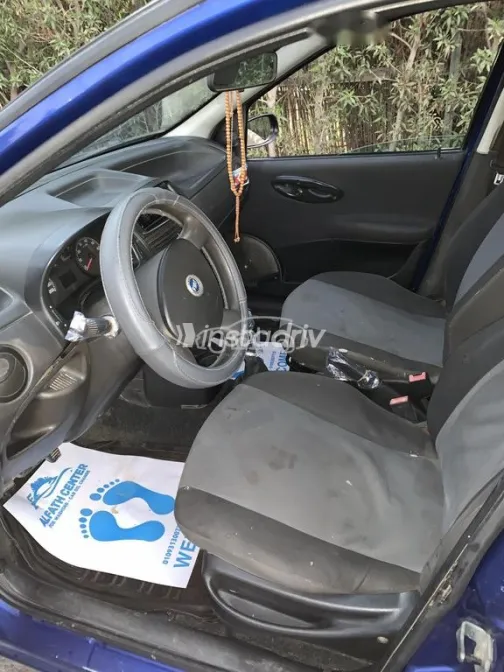 فيات بونتو 2008 أزرق غامق مستعملة للبيع - 2