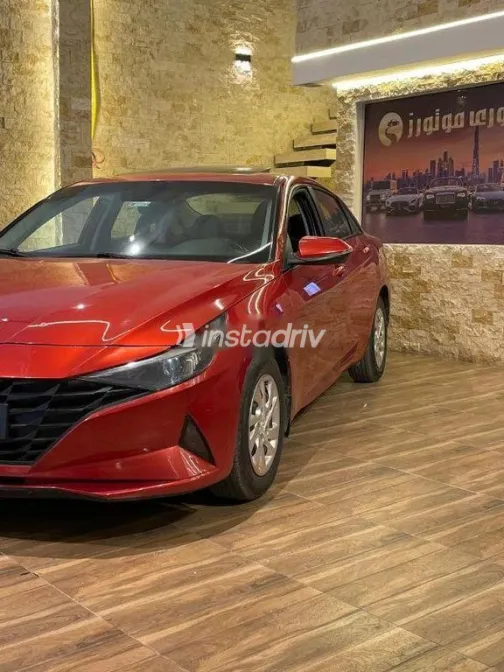 هيونداي إلنترا 2022 أحمر مستعملة للبيع - 3
