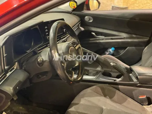 هيونداي إلنترا 2022 أحمر مستعملة للبيع - 5