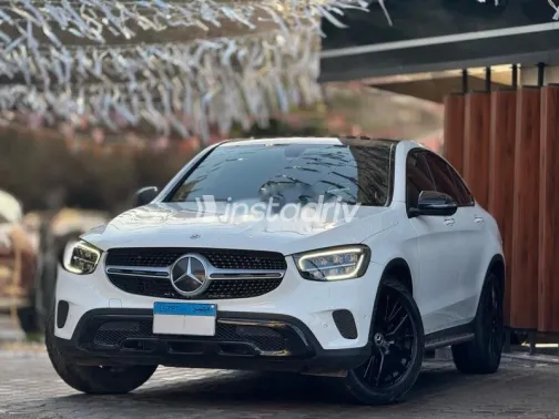مرسيدس GLC 300 2020 أبيض مستعملة للبيع - 2