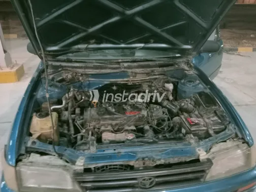 تويوتا كورولا 1995 أبيض مستعملة للبيع - 4