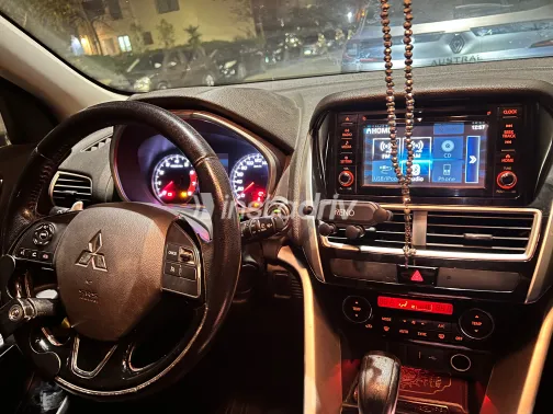 ميتسوبيشي اكليبس 2019 أبيض مستعملة للبيع - 3