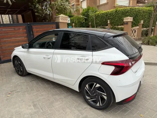 هيونداي I20 2022 أبيض مستعملة للبيع - 3