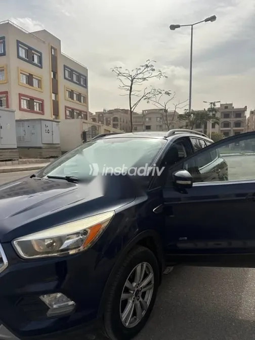 فورد كوجا 2017 أزرق غامق مستعملة للبيع - 3