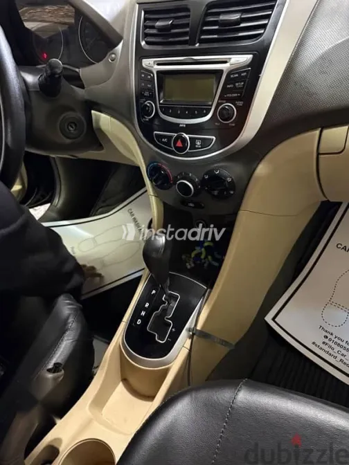 هيونداي اكسنت 2011 أسود مستعملة للبيع - 2