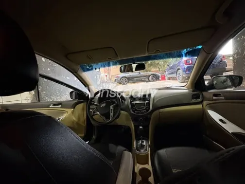 هيونداي اكسنت 2011 أسود مستعملة للبيع - 4