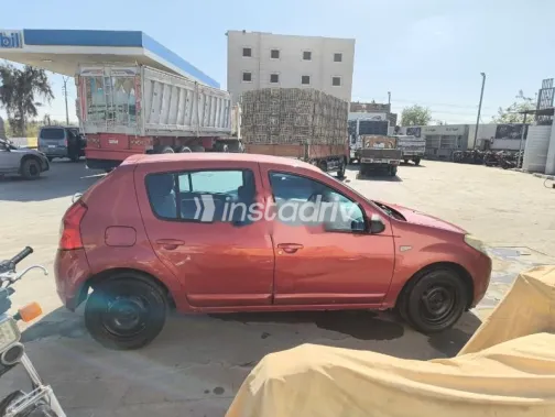 رينو سانديرو 2014 أحمر مستعملة للبيع - 2