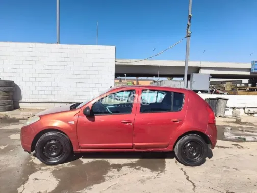 رينو سانديرو 2014 أحمر مستعملة للبيع - 4