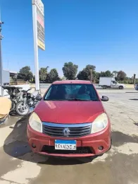 رينو سانديرو 2014 أحمر مستعملة للبيع