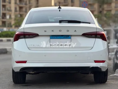 سكودا اوكتافيا 2024 أبيض مستعملة للبيع - 3