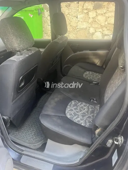 هيونداي ماتريكس 2005 أزرق غامق مستعملة للبيع - 4