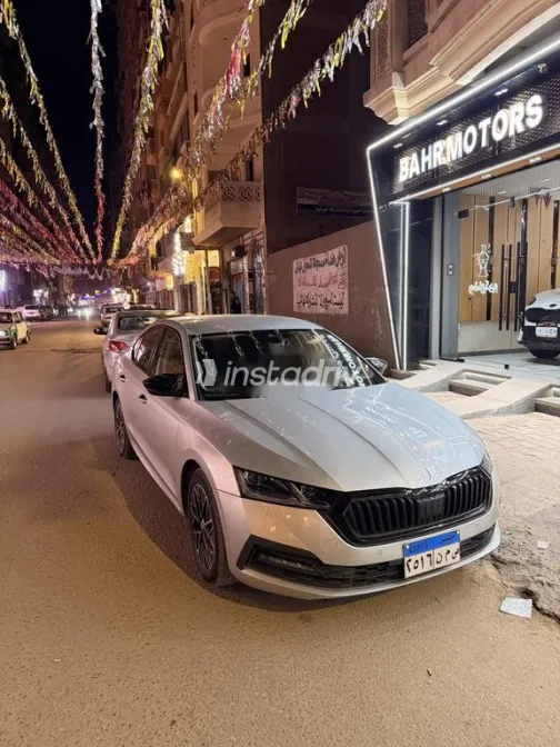 سكودا اوكتافيا 2024 فضي مستعملة للبيع - 1