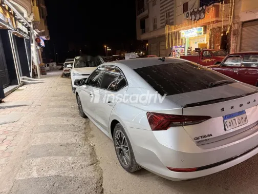 سكودا اوكتافيا 2024 فضي مستعملة للبيع - 3