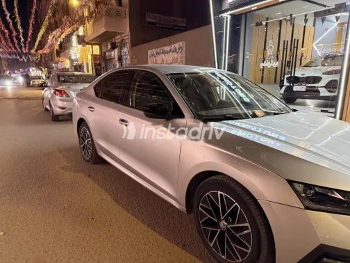 سكودا اوكتافيا 2024 فضي مستعملة للبيع - 4