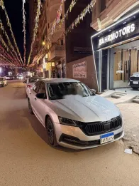 سكودا اوكتافيا 2024 فضي مستعملة للبيع