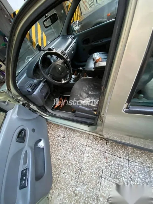Renault Clio 2002 Gray Used for Sale - 5