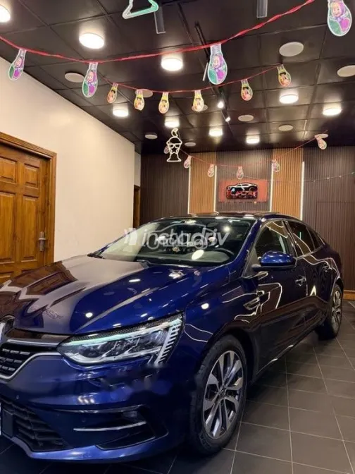 رينو ميجان 2022 أزرق غامق مستعملة للبيع - 2