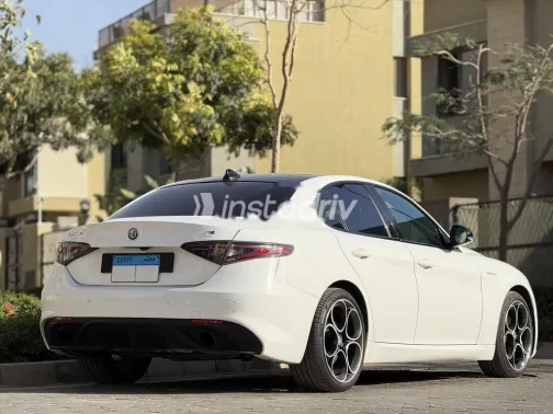 الفاروميو جوليا 2025 أبيض مستعملة للبيع - 1