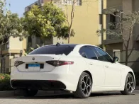 الفاروميو جوليا 2025 أبيض مستعملة للبيع