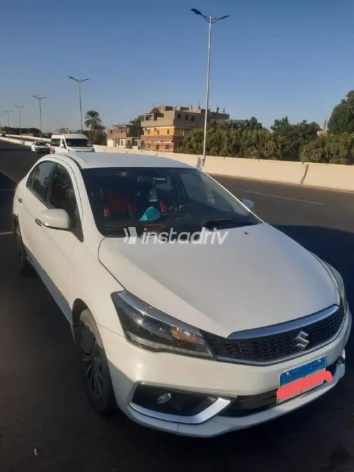 سوزوكى سياز 2022 أبيض مستعملة للبيع - 1